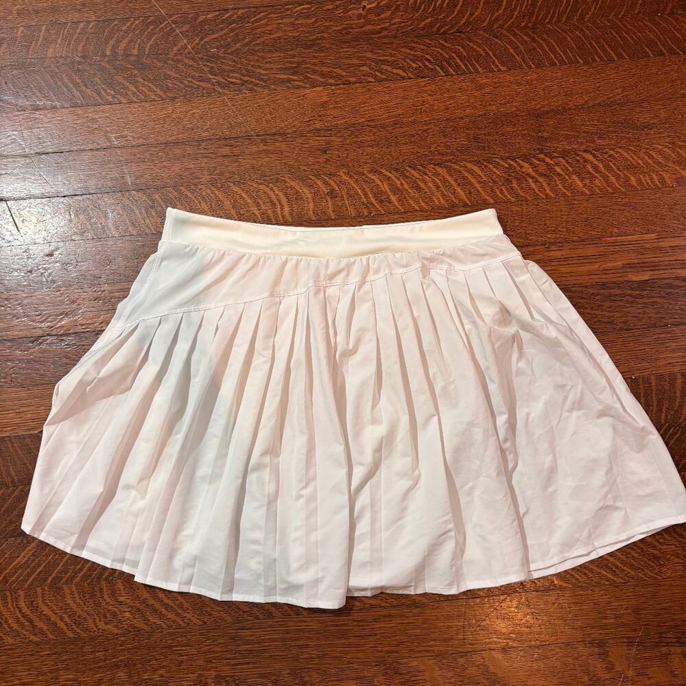 NWT SPANX Get Moving Pleated Skirt Skort Women's Large White Tennis Pickleball